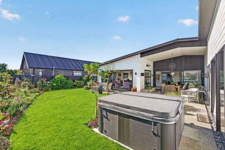 Photo of property in 5 James Kidd Place, Greytown, 5712