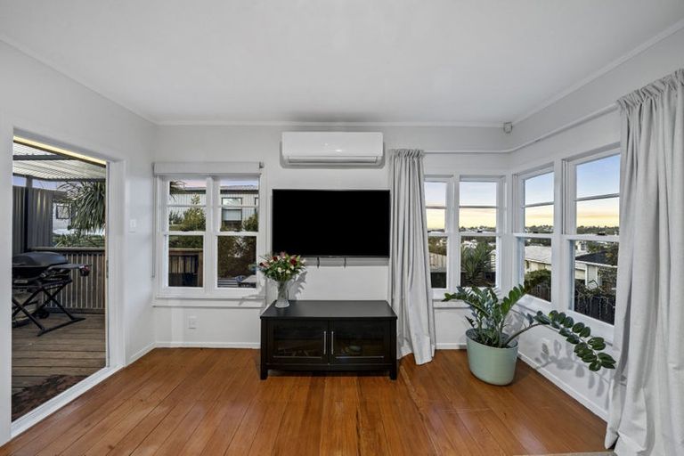 Photo of property in 1/57 Sunnyside Road, Sunnyvale, Auckland, 0612