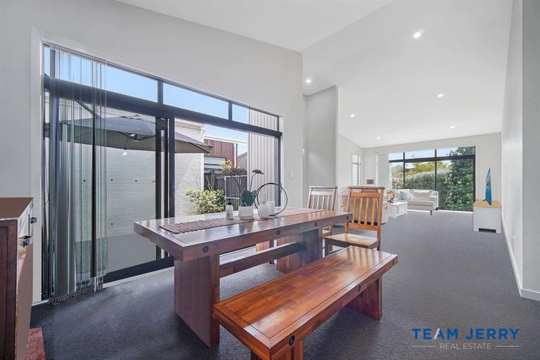 Photo of property in 2 Gallantry Crescent, Papakura, 2110