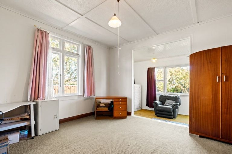 Photo of property in 24 Seymour Street, Waitara, 4320