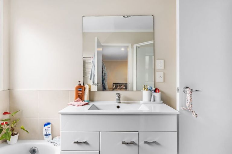 Photo of property in 64b Martyn Street, Waiuku, 2123