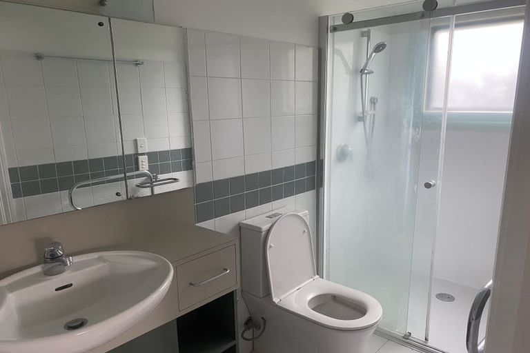 Photo of property in 28 Eccleston Hill, Thorndon, Wellington, 6011