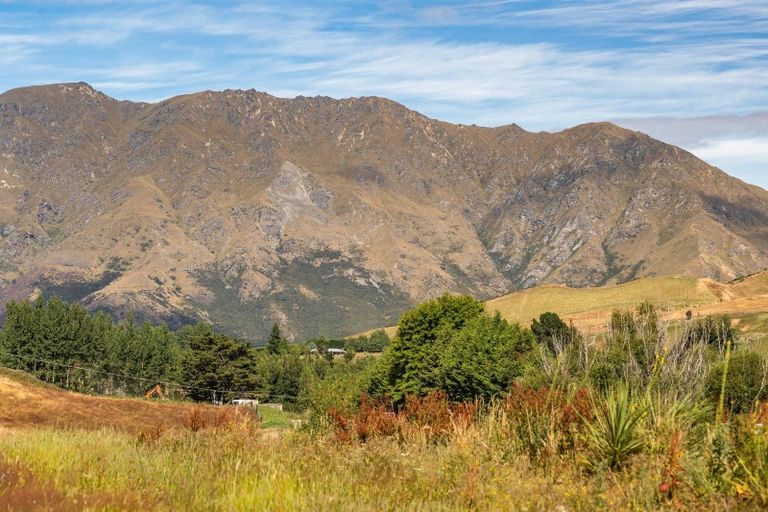 Photo of property in 12 Fitzpatrick Road, Dalefield, Queenstown, 9371