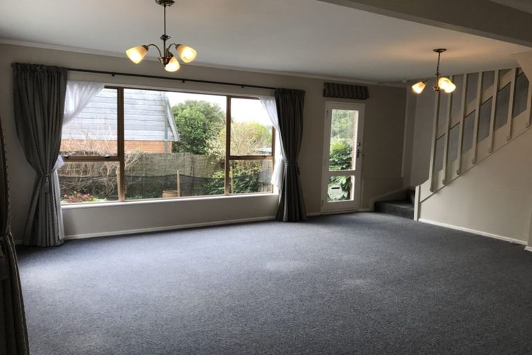 Photo of property in 89 Churton Drive, Churton Park, Wellington, 6037