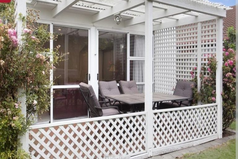 Photo of property in 77 Regency Crescent, Redwood, Christchurch, 8051