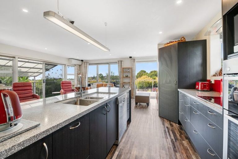 Photo of property in 6 Rakino Avenue, Manly, Whangaparaoa, 0930