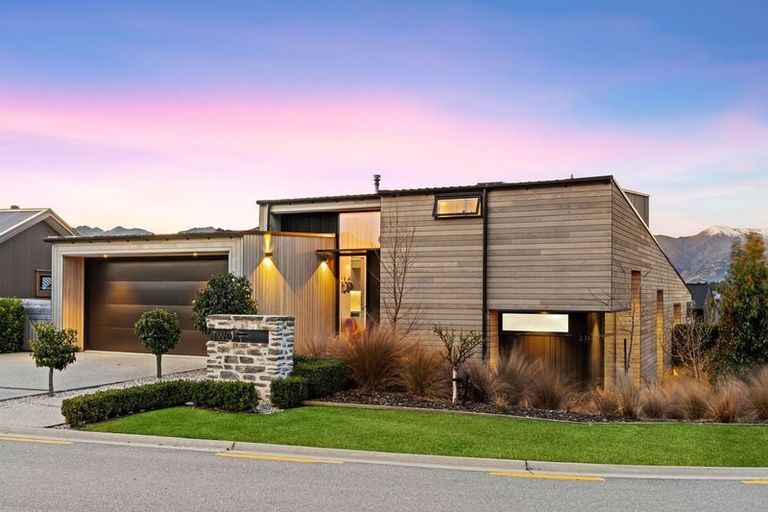 Photo of property in 37 Mount Nicholas Avenue, Wanaka, 9305