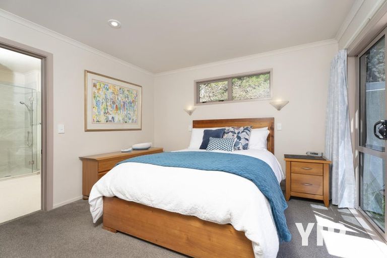 Photo of property in 14 Dress Circle, Newlands, Wellington, 6037