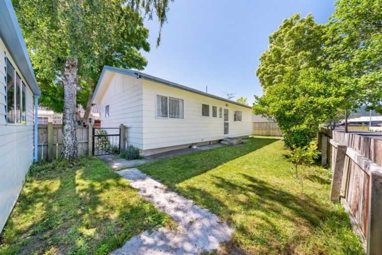 Photo of property in 2/614 Fergusson Drive, Trentham, Upper Hutt, 5018