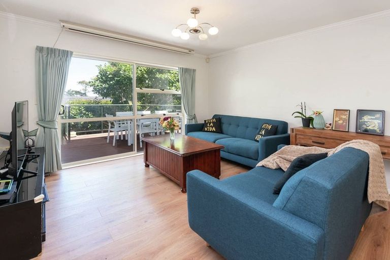 Photo of property in 2/130 Sandspit Road, Shelly Park, Auckland, 2014