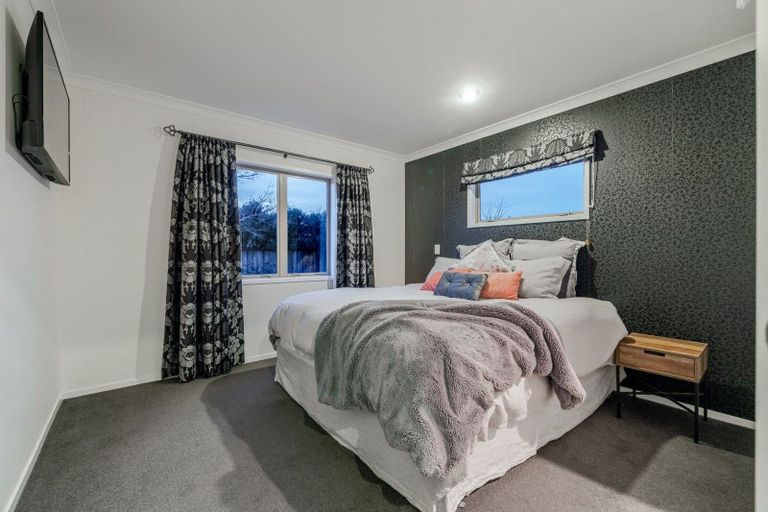 Photo of property in 19 Meridian Grove, Kelvin Grove, Palmerston North, 4414
