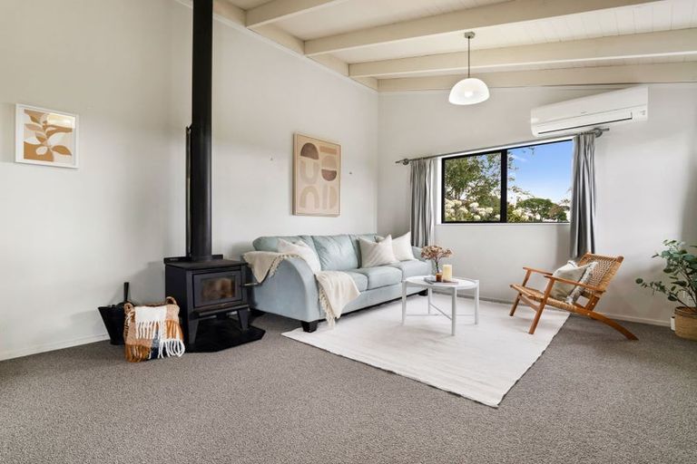 Photo of property in 2/32 Hand Road, Helensville, 0800