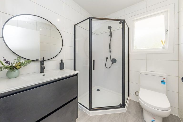 Photo of property in 6 Brouder Place, Hillpark, Auckland, 2102