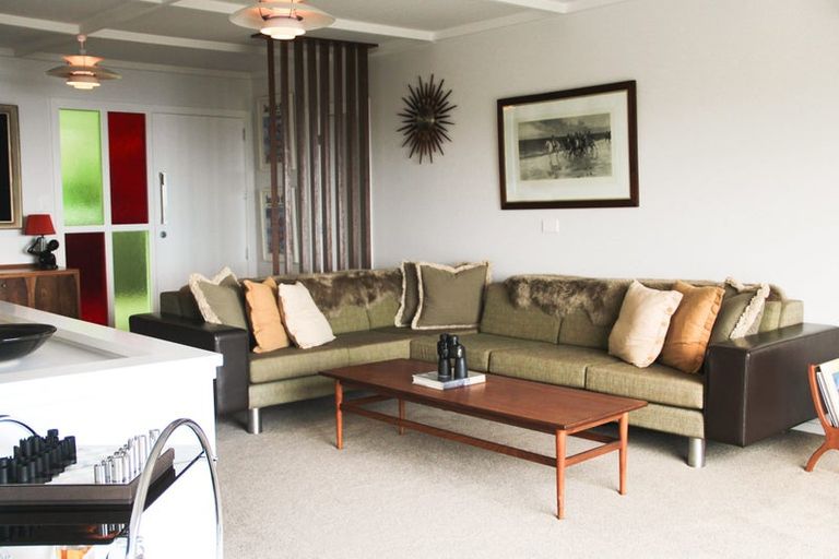 Photo of property in 15 Piha Road, Piha, New Lynn, 0772