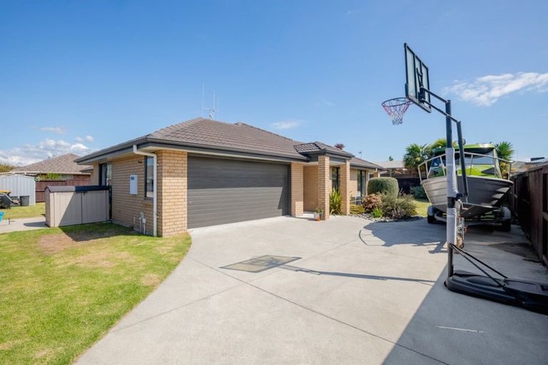 Photo of property in 76 Carrington Drive, Papamoa Beach, Papamoa, 3118