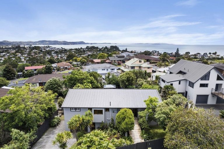 Photo of property in 5 Higham Ferrers Place, Red Beach, 0932