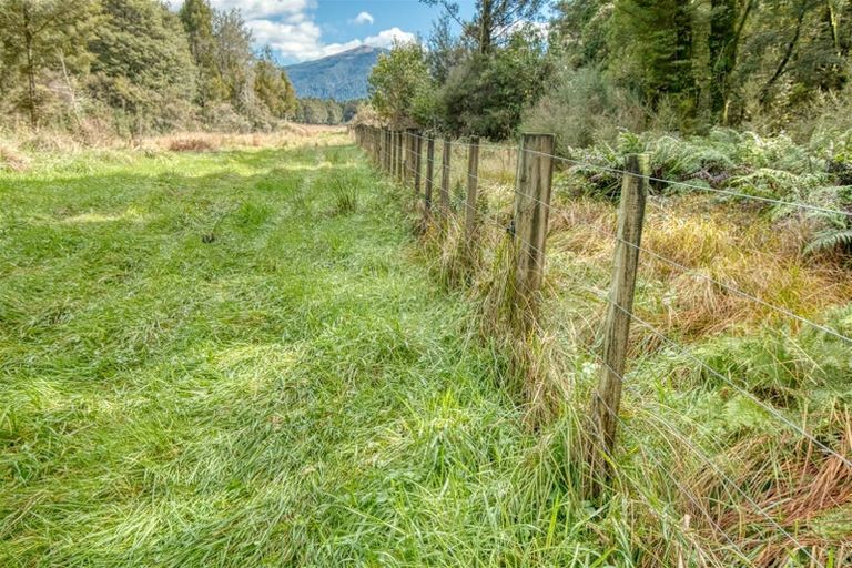 Photo of property in 150 Atarau Road, Atarau, Blackball, 7871