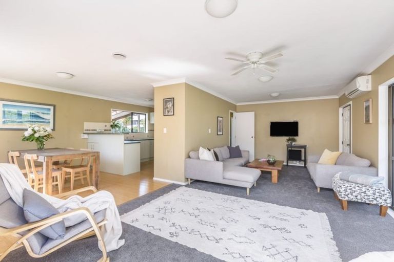 Photo of property in 1/72 Gloria Avenue, Te Atatu Peninsula, Auckland, 0610