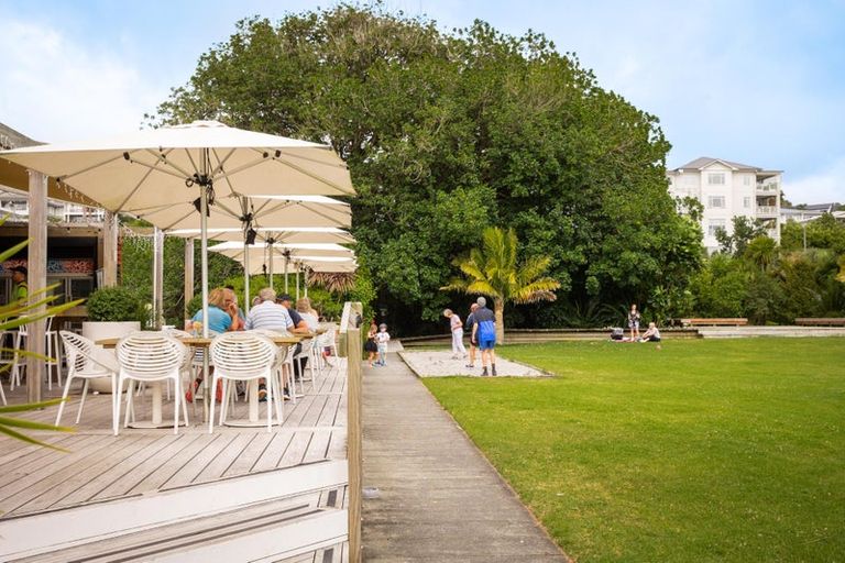 Photo of property in 117 Hibiscus Drive, Orewa, 0931