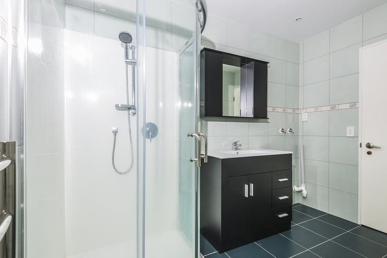 Photo of property in 12 Egret Court, Unsworth Heights, Auckland, 0632