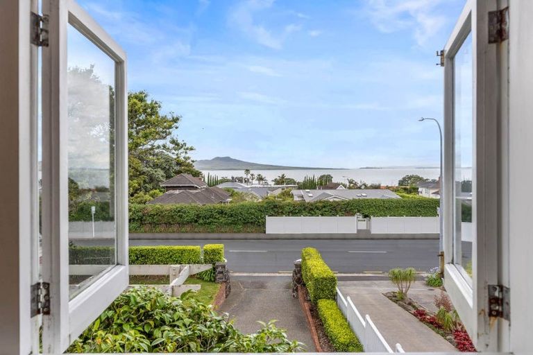 Photo of property in 206 Hurstmere Road, Takapuna, Auckland, 0622