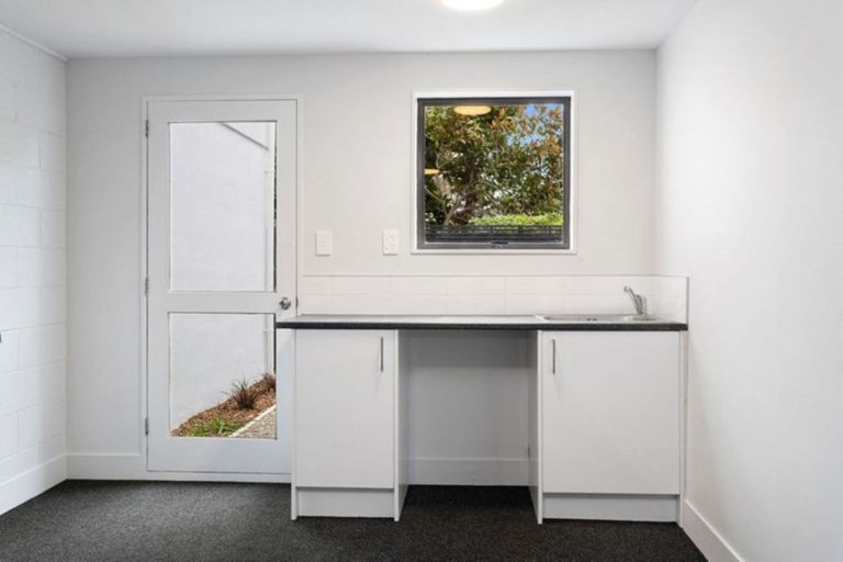 Photo of property in 2/91 Beachville Road, Redcliffs, Christchurch, 8081