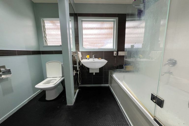 Photo of property in 125 Royal Road, Massey, Auckland, 0614