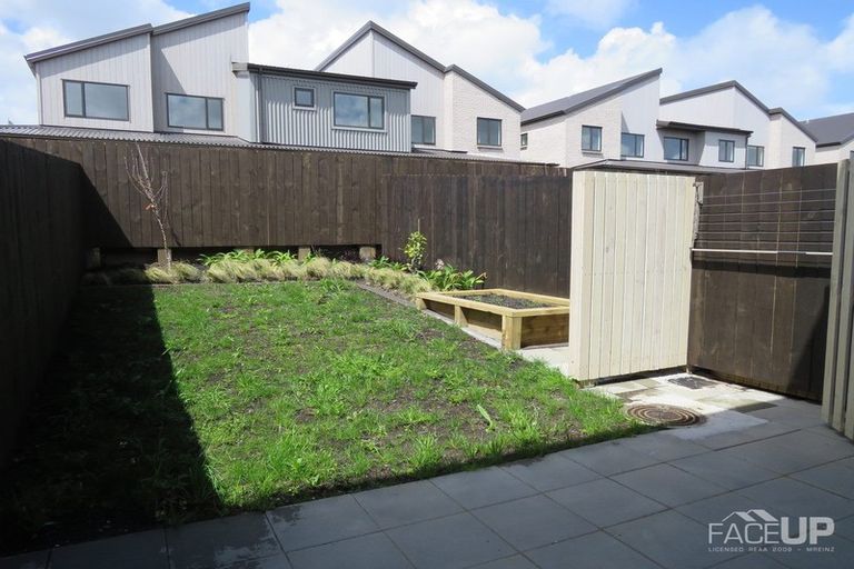 Photo of property in 47 Peihana Road, Hobsonville, Auckland, 0616
