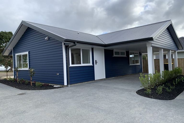 Photo of property in 24 Rewarewa Road, Te Atatu Peninsula, Auckland, 0610