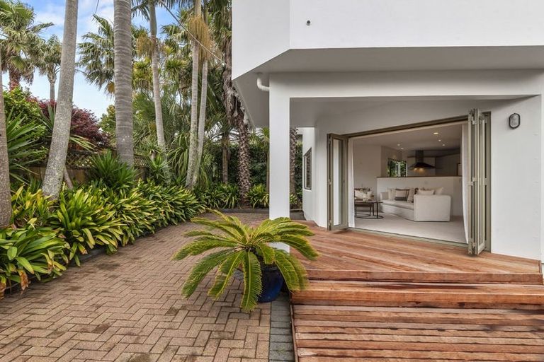 Photo of property in 2/321 Lake Road, Hauraki, Auckland, 0622