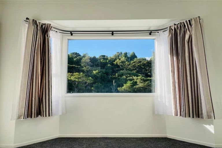 Photo of property in 72 Kaipatiki Road, Glenfield, Auckland, 0629