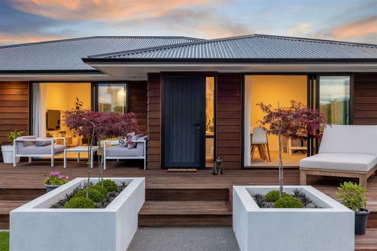 Photo of property in 87 Beachville Road, Redcliffs, Christchurch, 8081