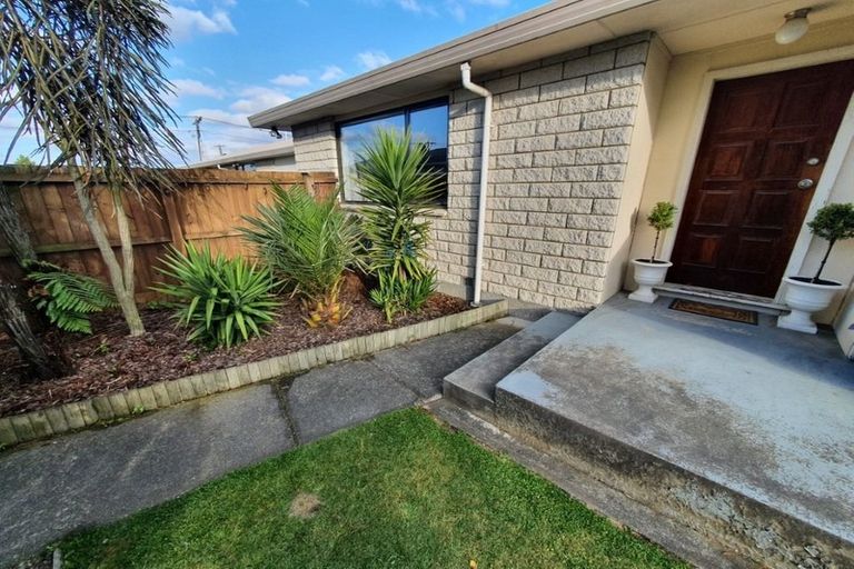 Photo of property in 2/27 Mortlake Street, Islington, Christchurch, 8042