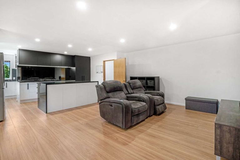 Photo of property in 43 Durrell Way, Rolleston, 7614