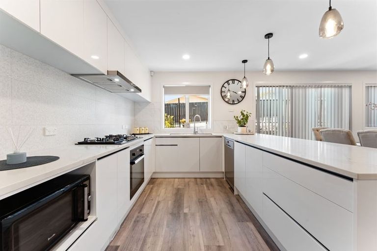 Photo of property in 24 Glendene Avenue, Glendene, Auckland, 0602