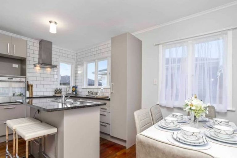 Photo of property in 1/15 Elizabeth Street, Papakura, 2110