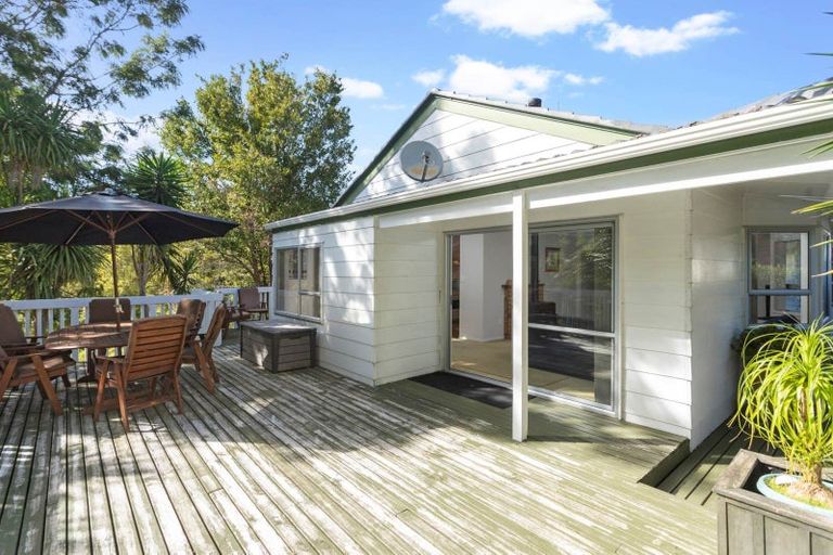 Photo of property in 44 Waikoukou Valley Road, Waimauku, 0812