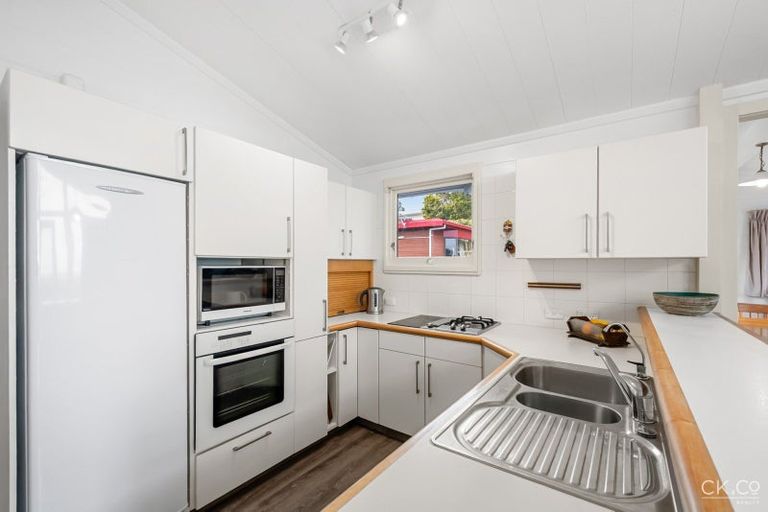 Photo of property in 224 Dowse Drive, Maungaraki, Lower Hutt, 5010