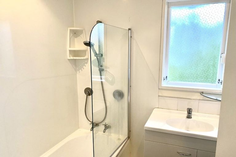 Photo of property in 1/5 Erica Road, Sunnynook, Auckland, 0620