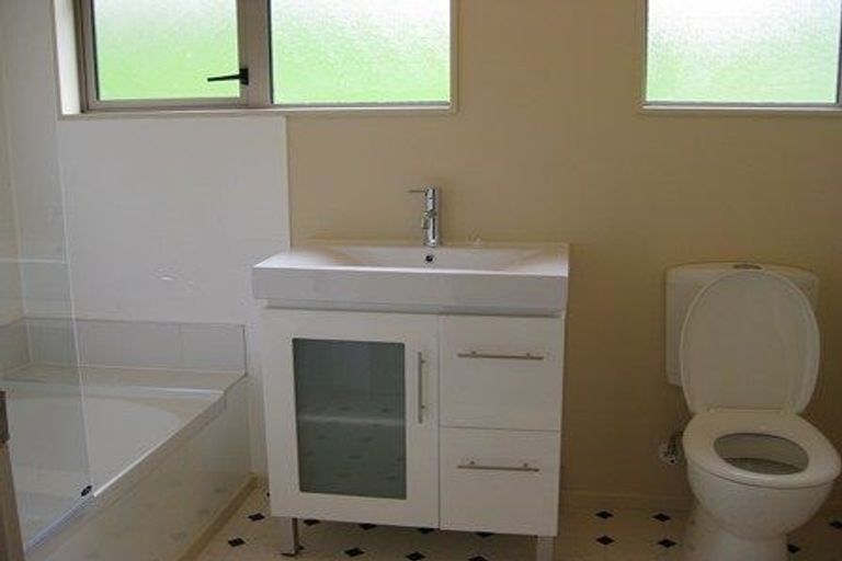 Photo of property in 34 Hereford Street, Cannons Creek, Porirua, 5024