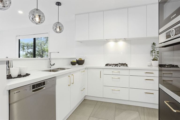 Photo of property in 4/15d Verran Road, Birkenhead, Auckland, 0626