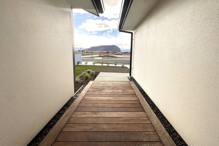 Photo of property in 42 Deans Drive, Wanaka, 9382