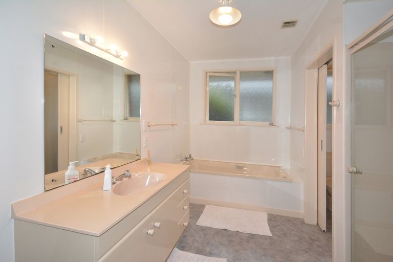 Photo of property in 15 Pioneer Crescent, Helensburgh, Dunedin, 9010