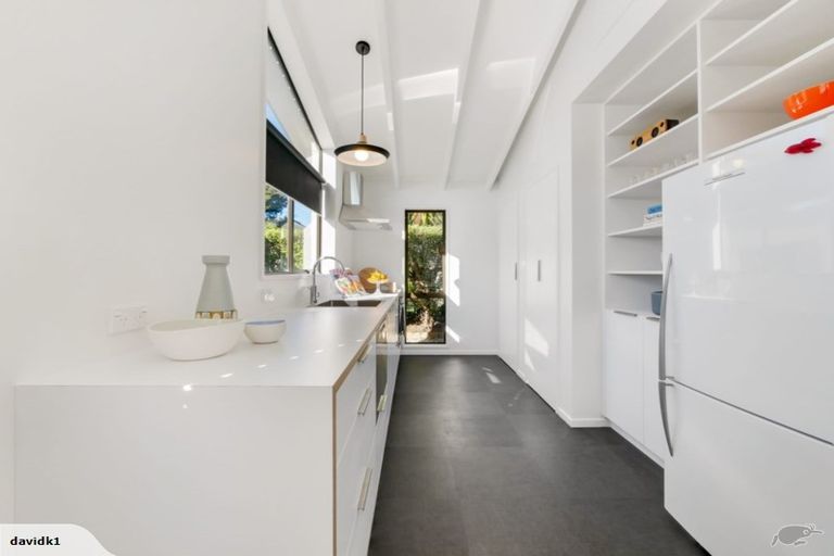 Photo of property in 2/11 Taupata Street, Redcliffs, Christchurch, 8081