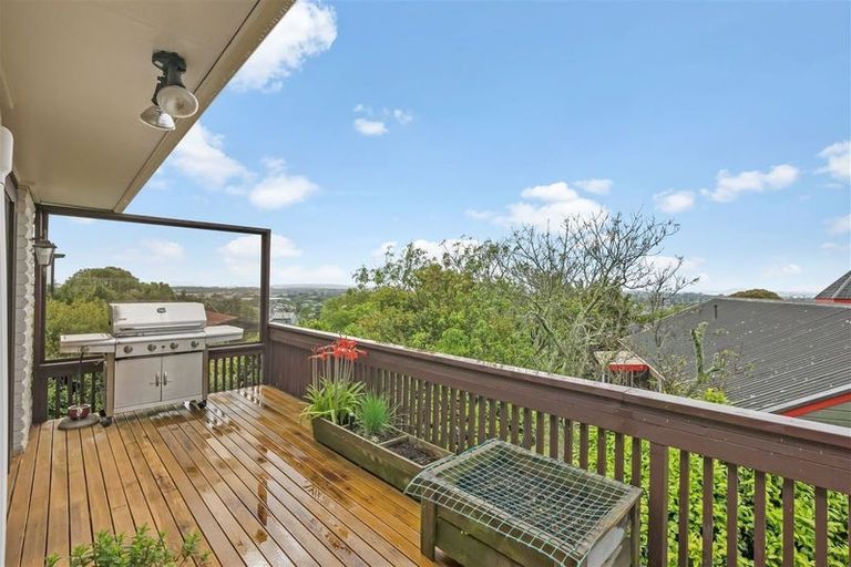 Photo of property in 2/27 Santa Monica Place, Goodwood Heights, Auckland, 2105
