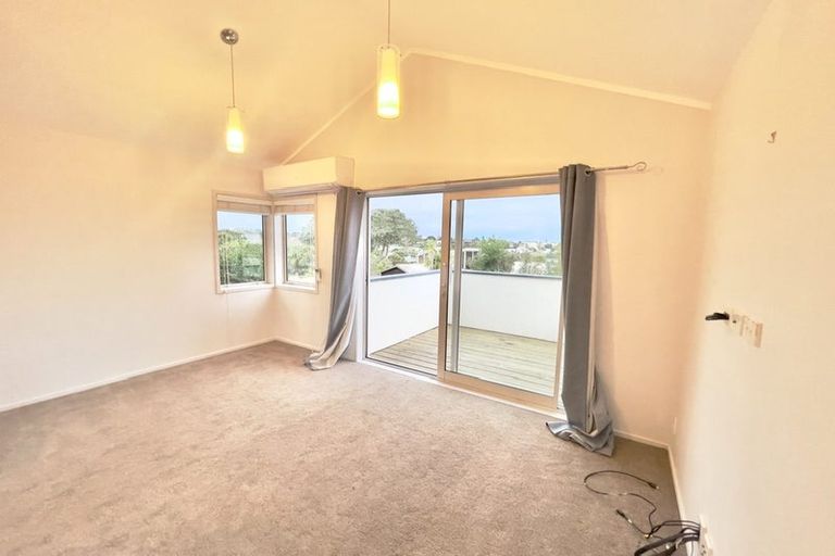 Photo of property in 1/25 Aotearoa Terrace, Murrays Bay, Auckland, 0630
