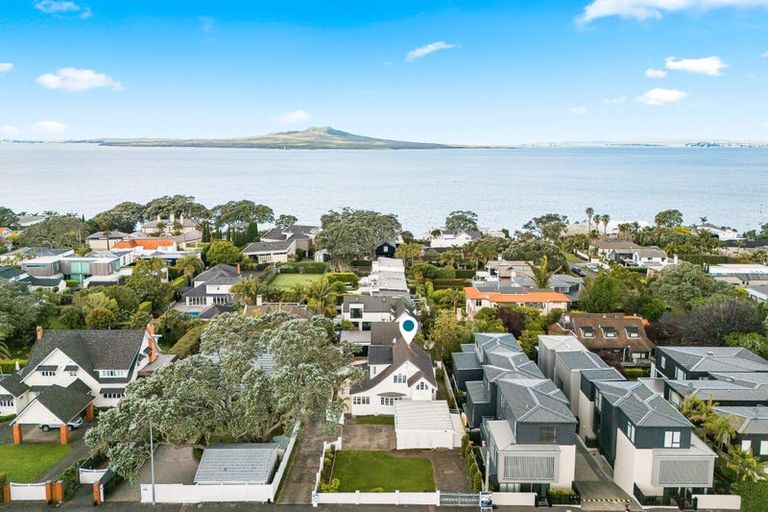 Photo of property in 203 Hurstmere Road, Takapuna, Auckland, 0622