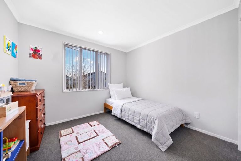 Photo of property in 25 Warbler Crescent, Papakura, 2110