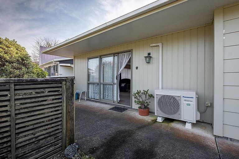 Photo of property in 2 Shaldon Crescent, Blagdon, New Plymouth, 4310