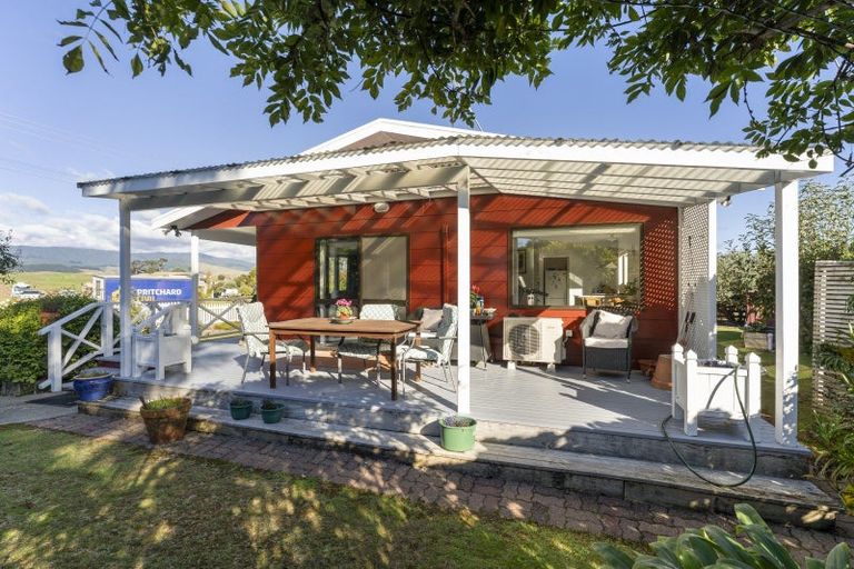 Photo of property in 63 Convent Road, Otaki, 5512